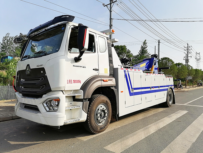 國(guó)六單橋重汽豪瀚拖吊聯(lián)體清障車